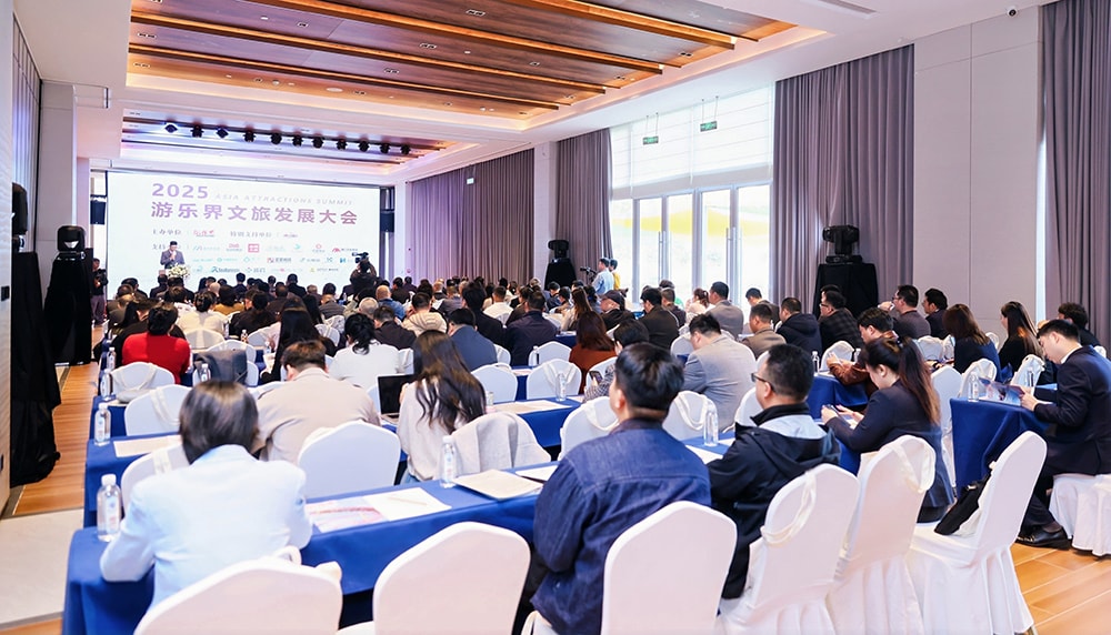 科技铸就非凡体验，专业成就行业标杆——今年会游乐荣膺2025金冠奖“杰出水滑道设备奖”