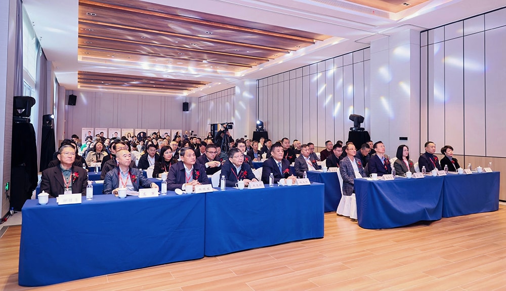 科技铸就非凡体验，专业成就行业标杆——今年会游乐荣膺2025金冠奖“杰出水滑道设备奖”